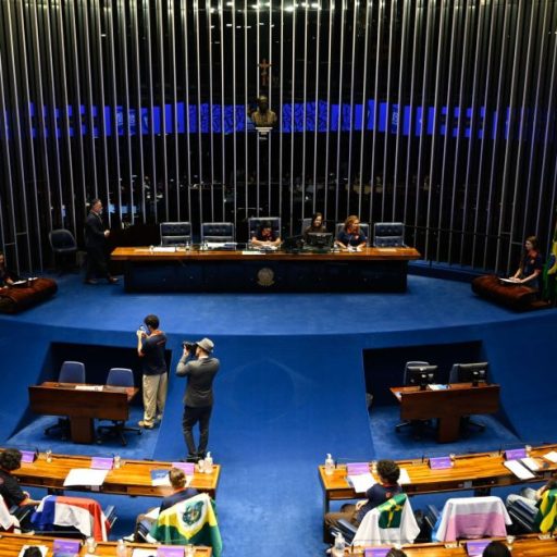 Congresso adia votação da taxa das blusinhas para próxima semana