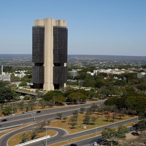 Dívida bruta do governo geral cai para 82,5% do PIB em julho
