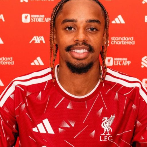 Liverpool anuncia contratação de Barcola do Paris Saint-Germain