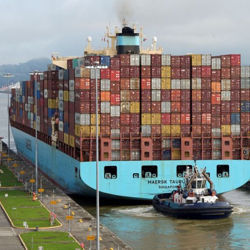 Tensões no Oriente Médio e tufão elevam tarifa de contêineres globais
