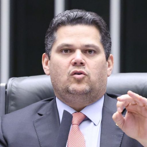 Alcolumbre diz que 109 pedidos de impeachment contra ministros do STF não é normal