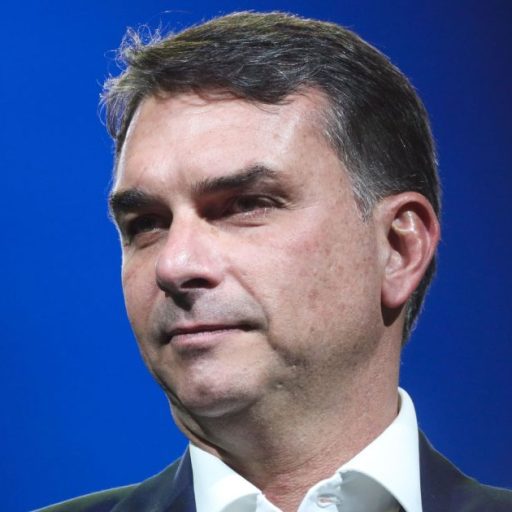 Moraes manda caso de suposta calúnia de Flávio a Lula voltar à PGR