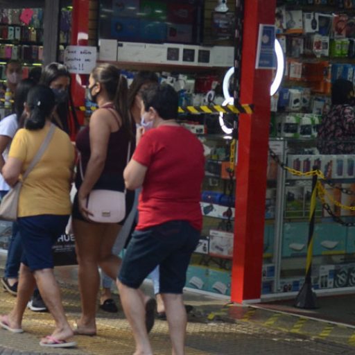Varejo registra queda de 0,8% em julho e aponta desaceleração da economia