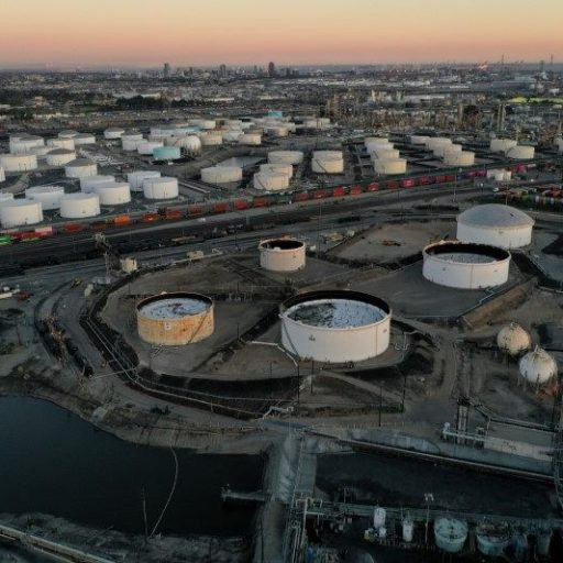 EIA aponta queda em estoque de petróleo bruto dos EUA enquanto combustíveis crescem
