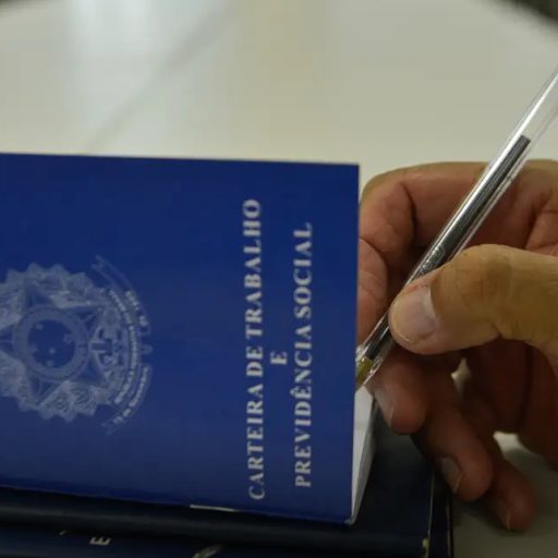 Brasil tem desemprego de 5,4% no trimestre até junho