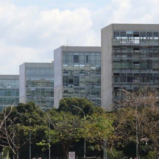 Justiça suspende imposto de 12% sobre exportação de petróleo