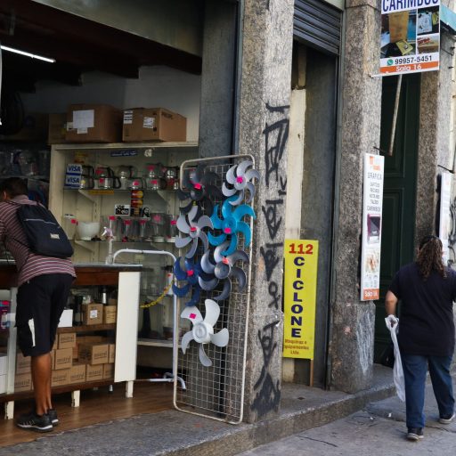 Confiança do consumidor no Brasil cai em julho