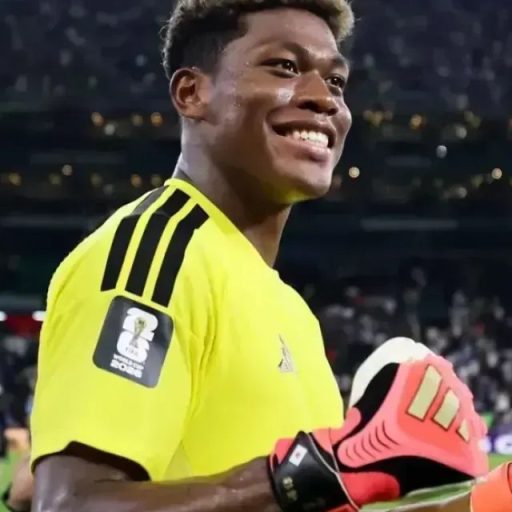 PSG acerta contratação do goleiro Zion Suzuki, destaque do Japão na Copa