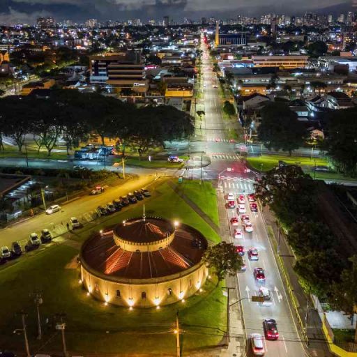 aérea de Curitiba que mostra a região do Teatro Paiol, a noite