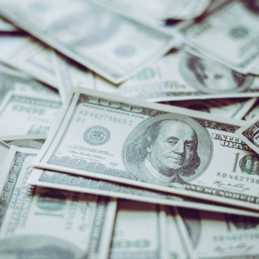 Dólar cai contra o real com fraqueza da moeda americana no exterior