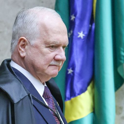 STF centraliza casos com Fachin e suspende decisões monocráticas
