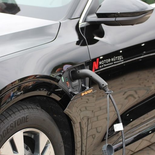 Governo cria cota adicional para importação de carros elétricos