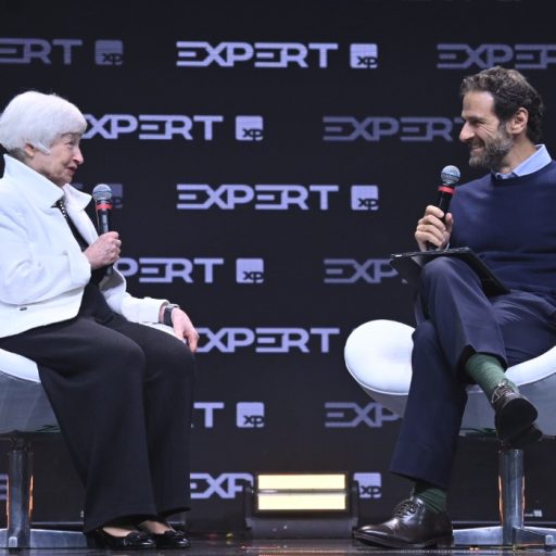 Yellen vê pressão inflacionária e nega ganhos de produtividade com IA
