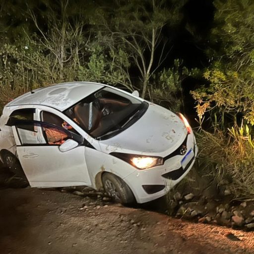 1 de 1 Vítima foi encontrada esfaqueada dentro de carro em estrada rural — Foto: Polícia Civil