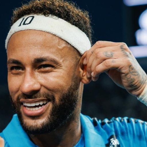 Corinthians repudia xingamentos contra criança que recebeu camisa de Neymar