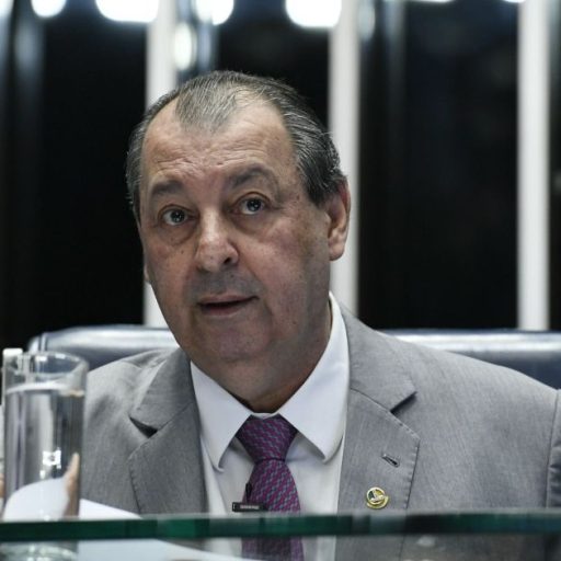 Omar Aziz mantém texto da Câmara em parecer sobre fim da escala 6×1