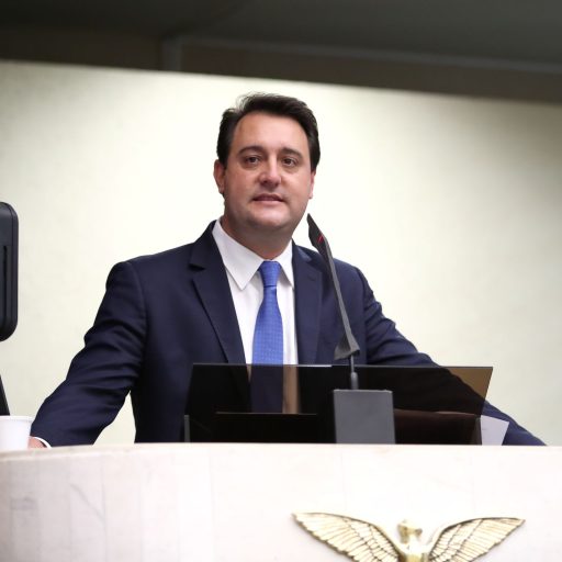 Ratinho Junior declara apoio a Flávio Bolsonaro no segundo turno