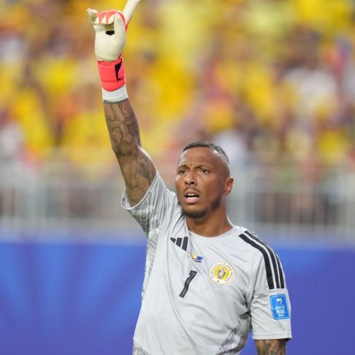 Eloy Room brilha e segura Curaçao no empate contra Equador
