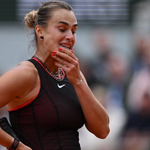 Sabalenka se irrita e rebate repórter após eliminação precoce