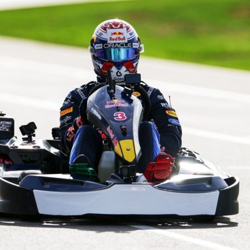 Verstappen largada da 101ª posição e vence desafio de kart em 14 voltas